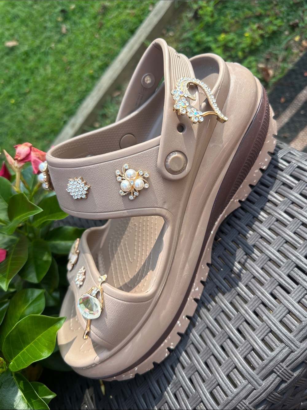 Crocs Mega Crush sandal decked out with charms! - Picture 5 of 7